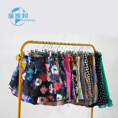 China Bulk Used Polyester / Cotton Ladies Miniskirt Clothes Second Hand Apparel for sale