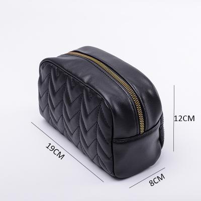 China Fashion Custom Portable Comforter PVC Cosmetic Bag Make Up Bag Makeup Case Organizer Travel Toiletries Bag for sale