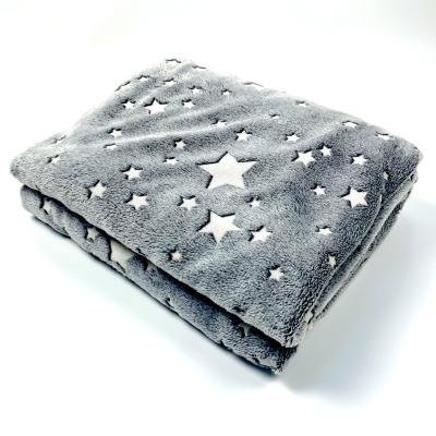 China Hot Sales OEM Anti-Static Glow in the Dark Stars Blanket Knitted Coral Fleece Luminous Blanket for sale