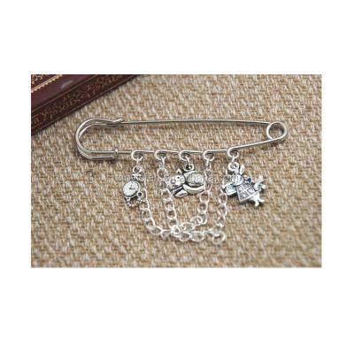 China ALLOY Alice in Wonderland Inspired I'm Late Themed Charm with Kilt Pin Chain Brooch (50mm) for sale