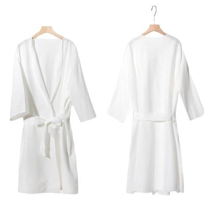 China Eco-friendly factory directly supply unisex disposable white robe for hotel use woman man bathrobe men home spa robes for sale