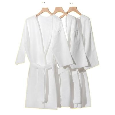 China Men's Unisex Eco-Friendly Robe White Women's Long Robes For Hotel Spa Beauty Salon Sauna Bathrobe Home Nonwoven Disposable Kimono for sale