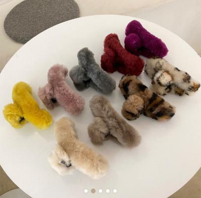 China Newest fashion hair accessories wholesale winter furry hair claw clip hot pure color plush hair claw clip for sale