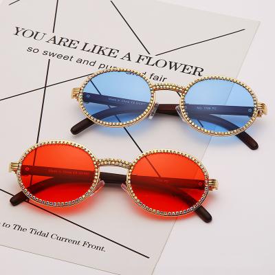 China Fashion Sunglasses 2022 Hot Selling Diamond Chain Luxury Sunglasses Slimming Sun Glasses Women Fashion Sunglasses New Designer for sale