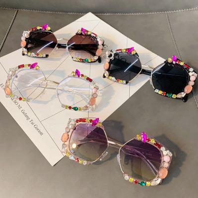 China New Fashion Sunglasses 2022 Fashion Women Sunglasses Custom Logo Designer Sunglasses UV Protection for sale