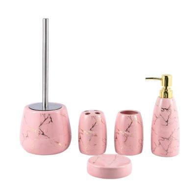 China Sustainable Wholesale Fashion High End Hotel Gold Streaked Nordic Pink Ceramic 5 Piece Bathroom Accessory Set for sale