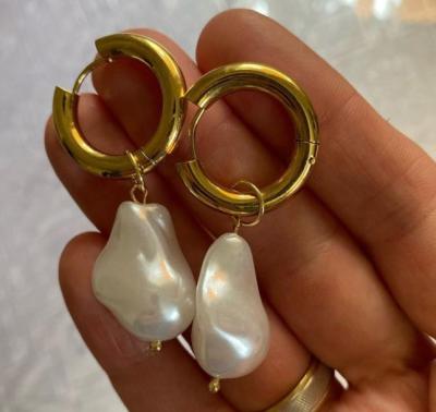 China New Fashion TRENDY Pearl Dangle Earrings Copper Gold Plated Freshwater Pearl Earrings Dangle Jewelry for sale