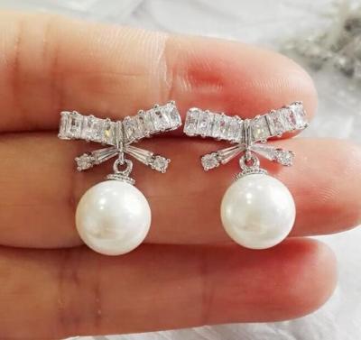 China FASHIONABLE Zircon 3A Cute Bowknot Pearl Earrings Girl Copper Gold Plated Bowknot Pearl Jewelry Dangle Earrings for sale