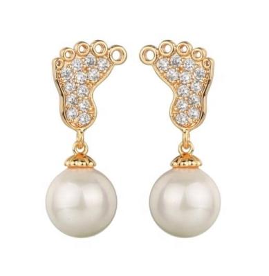 China Beautiful FASHIONABLE Small Pearl Earrings Zircon Feet With Diamond Copper 18K Gold Plated Wholesale Pearl Dangle Earrings for sale