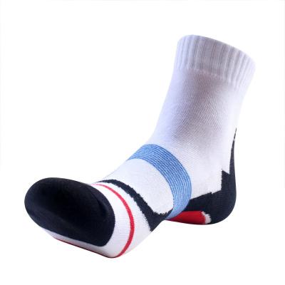 China QUICK DRY Professional Custom Sports Crew Socks Men's Breathable Cotton Crew Socks for sale