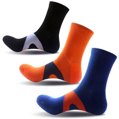 China QUICK DRY White Compression Basketball Socks Men's Crew Socks White Sports Crew Socks for sale