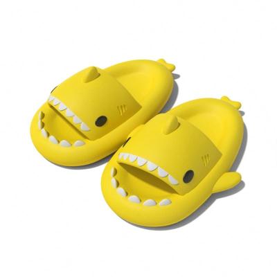 China Lightweight Multicolor Cute Anti-skid Thick Flip Flops Shark Slipper Bathroom Slipper Kids Bottom Slides for sale