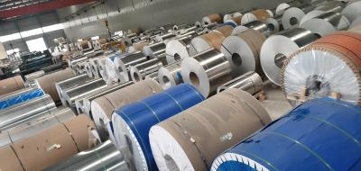 China Kitchen Use Production Line Of Large Aluminum Foil Rolls Color Rolls Wrapped In Foil for sale