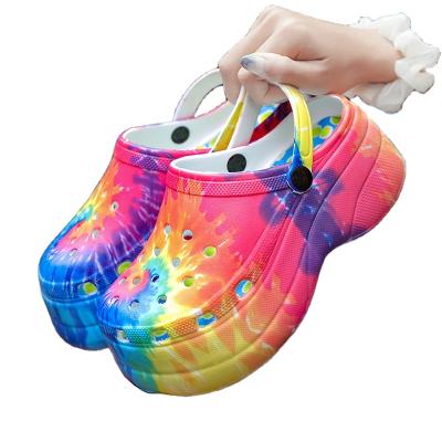 China 2021 New Rainbow Anti-slippery Spray Color Hole Platform Large Size Gardener Eva Clogs Summer Women's Clogs Shoes For Women for sale