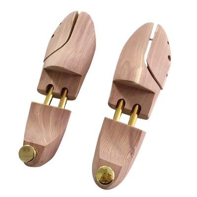 China Shoe Tree Type Environmentally Painted Brown Color Cedar Wood Shoe Double Tube Wood Material for sale