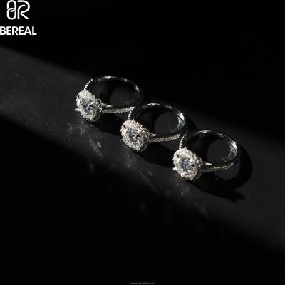 China CLASSIC Rings 1.0ct Moissanite Vvs Diamond Test Past Charm Ice Out Round Shiny Gold Plating Cut Engagement Ring for sale