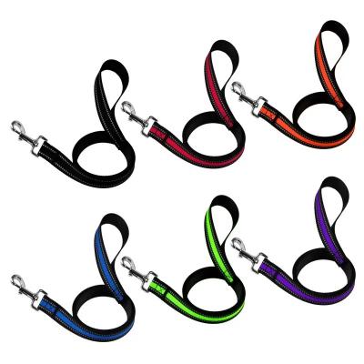 China Custom Wholesale Strong Nylon Padded Dog Training Walking Leash Thoughtful Pet Bungee Dog Leash Viable for sale