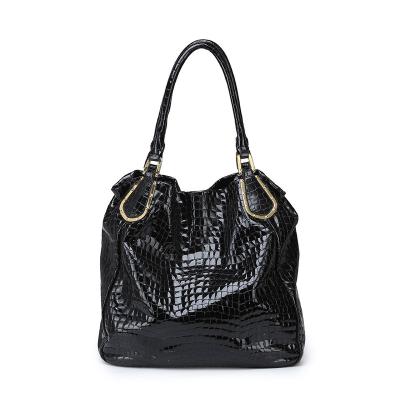 China Fashion eco-friendly ladies handbag fashion PU shiny hobo bag for women snake black color for sale