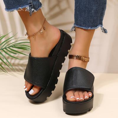 China Fashion Trend Summer Sandals Designer Large Thick Sole Summer Slippers For Women for sale