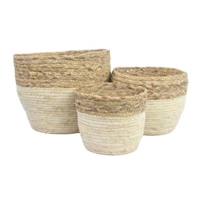 China Custom Size Environmentally Friendly And Natural Woven Basket Stocked Hyacinth Water Basket Storage for sale