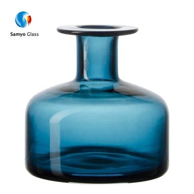 China Modern Traditional Vintage Style Hand Blown Glass Vase For Wedding for sale