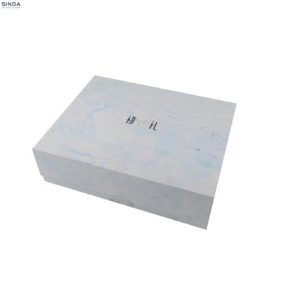 China Custom Recycled Materials Gift Boxes Wholesale Recycle Magnetic Folding Gift Box Packing With Ribbon for sale