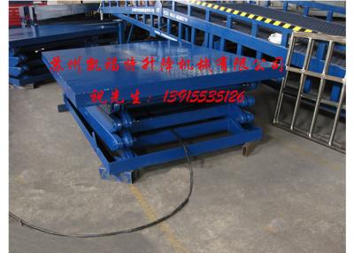 China Cargo Elevator Hydraulic Lift Ladder 2001 Kg Load With Anti - Skid Platform for sale