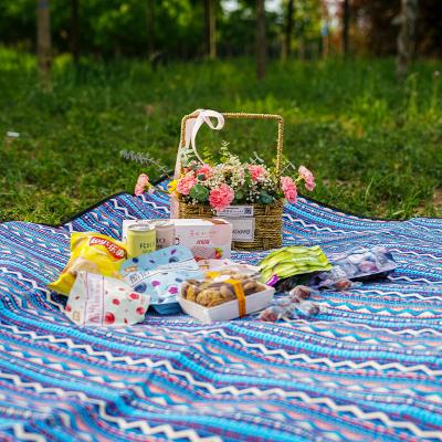 China Custom Logo Outdoor Lightweight Durable Grass Outdoor Camping Picnic Mat Hike Blanket Waterproof Outdoor for sale