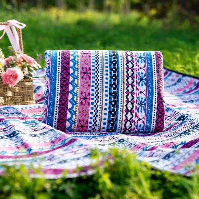 China Durable Custom Extra Large Waterproof Eco-Friendly Lightweight Waterproof 200*300cm Strap Picnic Blanket Foldable Mat for sale