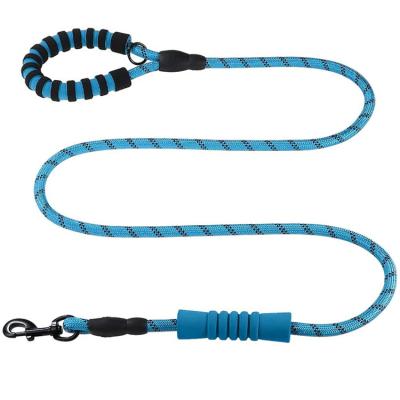 China 5FT Price Soft Reflective Promotional EVA Handle Reflective Nylon Mountain Climb Rope Dog Leash Nylon for sale