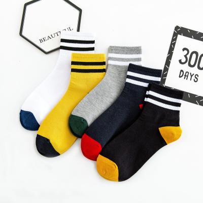 China Manufacturer-supplier men's mid-tube socks cotton breathable long-tube basketball sock hip-hop alphabet socks for sale