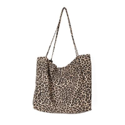 China 2021 Large Capacity Fashion Neoprene Bag Perforated Animal Print Neoprene Purses Handbag for sale