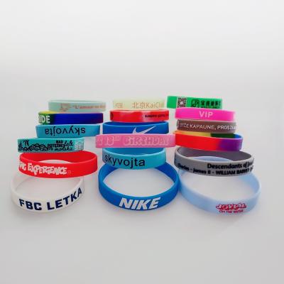 China Factory Price Eco-friendly Customized Logo Personalized Silicone Bracelets Sports Wristband Wristband for sale