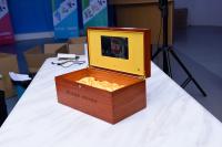 중국 선전용 매매를 위한 HD LCD 스크린 영상 선물 나무 상자 OEM 판매용