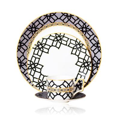 China Sustainable Royal Western Bone China Dinner Set 4pcs Gold Plated Dinnerware Sets Arabic for sale