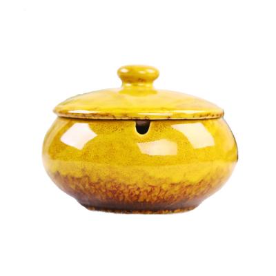 China Fasion Decorative Outdoor Ceramic Ashtray With Lids Office Smoking Ash Tray For Home Office for sale