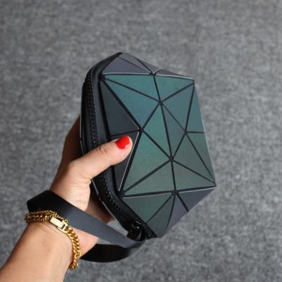 China Wholesale PU Geometric Holographic Luminous Chain Body Leather Cross Shoulder Bag For Women for sale