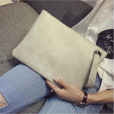 China Silvia Women Clutch Bag Retro PU Envelope Clutch Bag Handbag Wristlets Portable Leather Wallet Clip Bag for sale