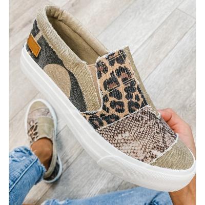 China Flat 2022 wholesale fashion casual canvas shoes snake leopard print prickly loafers women flat shoes for sale