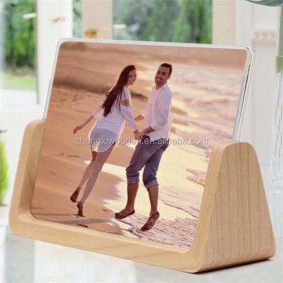 China Fashionable Tender Walnut Plant Beech Wooden Picture Frame 4x6 U woden Stand With GREE Board for sale