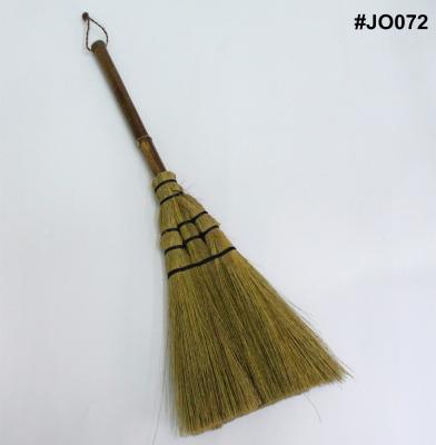 China Eco-friendly home office handmade biodegradable mang grass broom with bamboo handle for sale