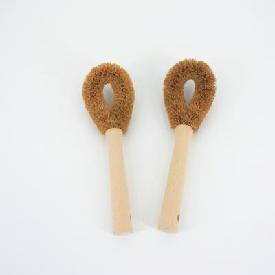 China Natural Hand Coconut Palm Pot Brush With Wooden Handle Kitchen Brush Dish Brush for sale