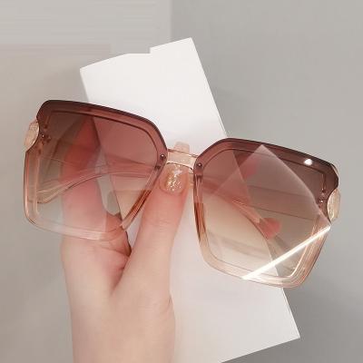 China 2022 new fashion women's sunglasses protection sunshade square lenses fashion sunglasses UV plastic frame big size sunglasses for sale