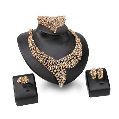 China Popular Vintage European and American Vintage Necklace Earrings Bride Wedding Jewelry Set for sale