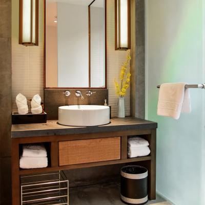 China Modern Custom Hotel Bathroom Furniture Luxury Bathroom Cabinet Set for sale