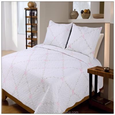 China New Home Useful Type Solid Color King Super Bedding Yarn Embroidery Colorful Quilt Top Selling Quilt for sale