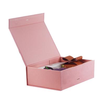 China Recycled Materials Beautifu Pink Wedding Gift Box With Ribbon Handle for sale