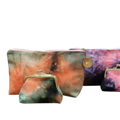 China Lady Wholesale Tie-dyed Cosmetic Bag Storage Zipper Pouch Tie-Dyed Zipper Bag for sale