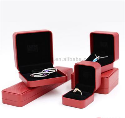 China Best Price Recyclable Travel PU Leather Plastic Jewelry Box Porcelain for sale