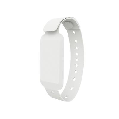 China Tracking bluetooth ble5.0 low energy ip67 SOS button waterproof ibeacon wristband with cut out alarm beacon for sale